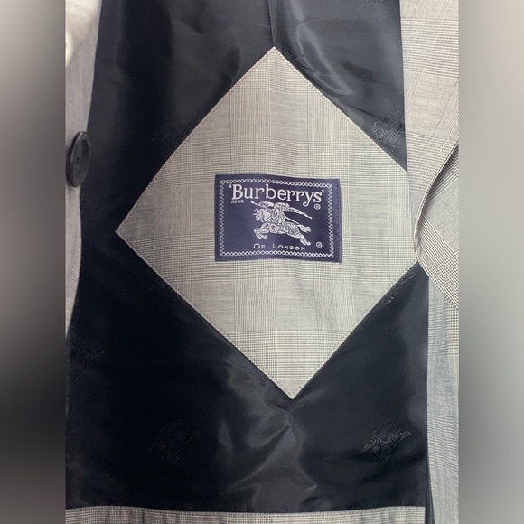 Vintage Burberry trench coat - Picture 3 of 5